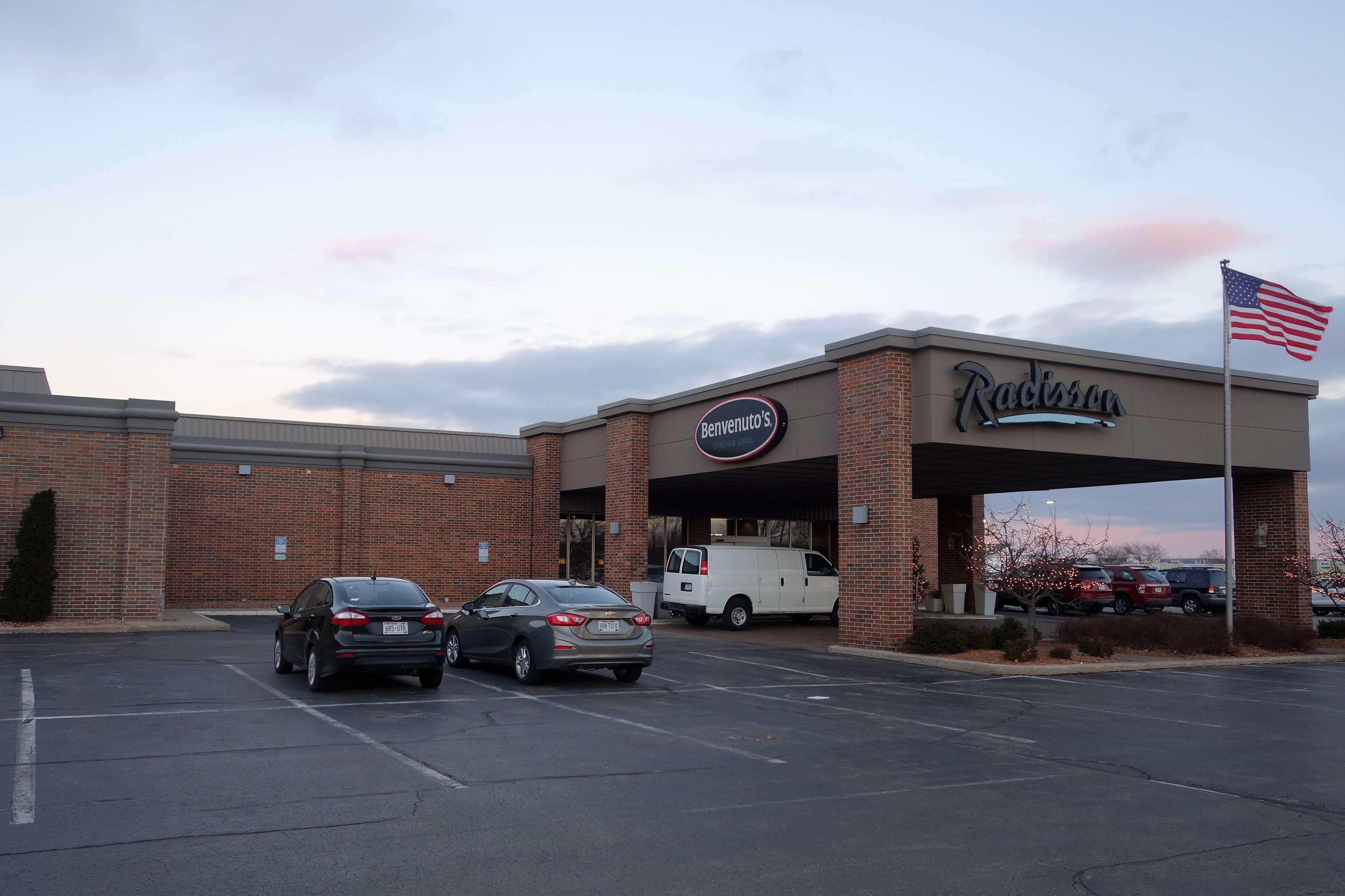 Radisson Hotel And Conference Center Fond Du Lac Exterior photo