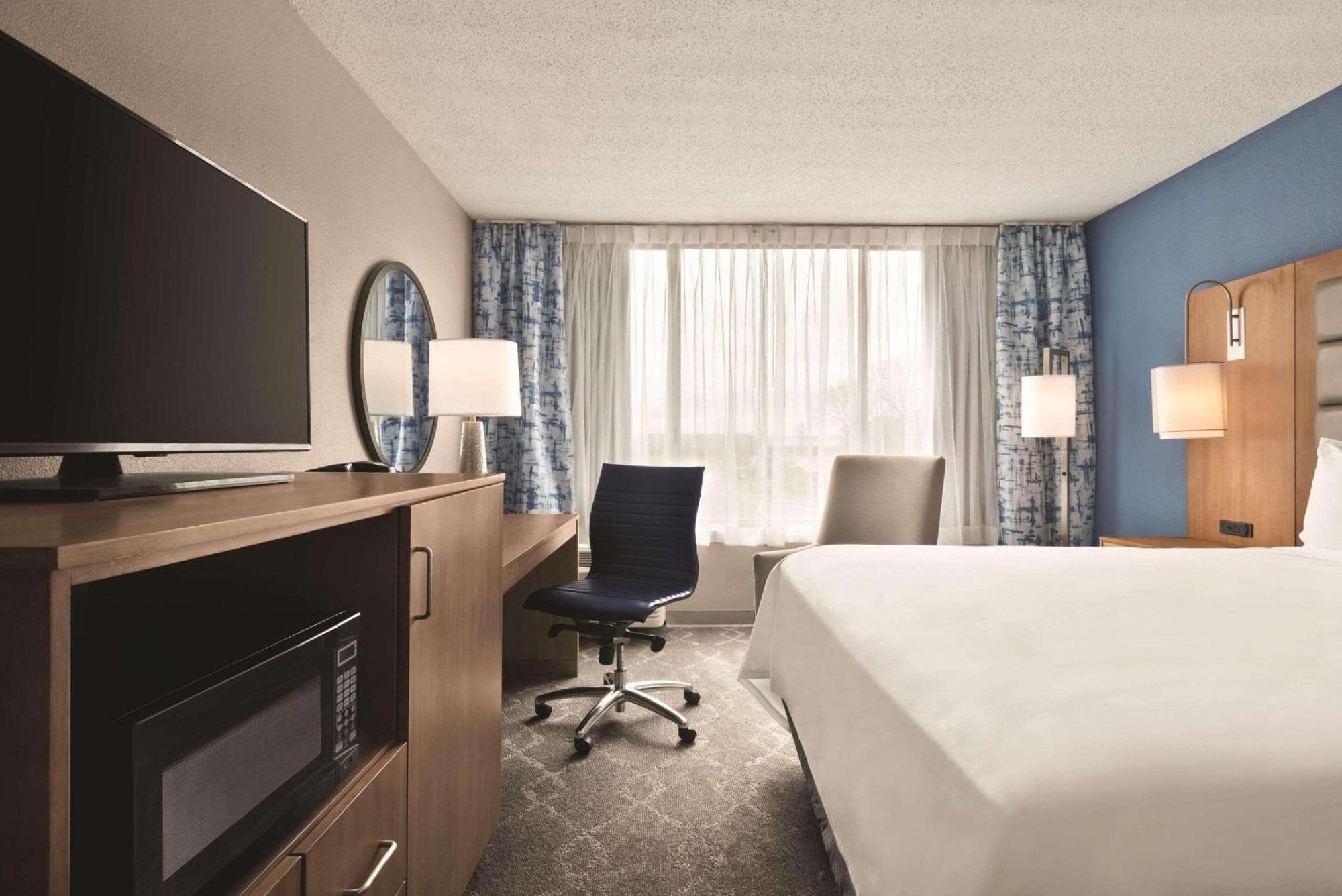 Radisson Hotel And Conference Center Fond Du Lac Exterior photo